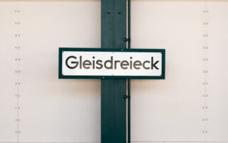 Hinweisschild U-Bahnhof Gleisdreieck