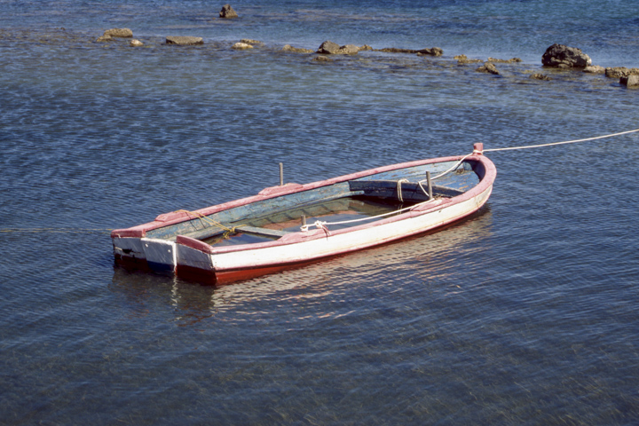 Ein versunkenes Boot bei Korfu