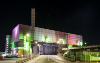 Außenaufnahme der MVA Bonn bei Nacht